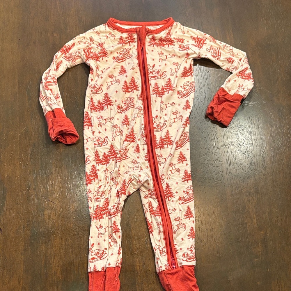 Classic Claus Little One Shop sleeper